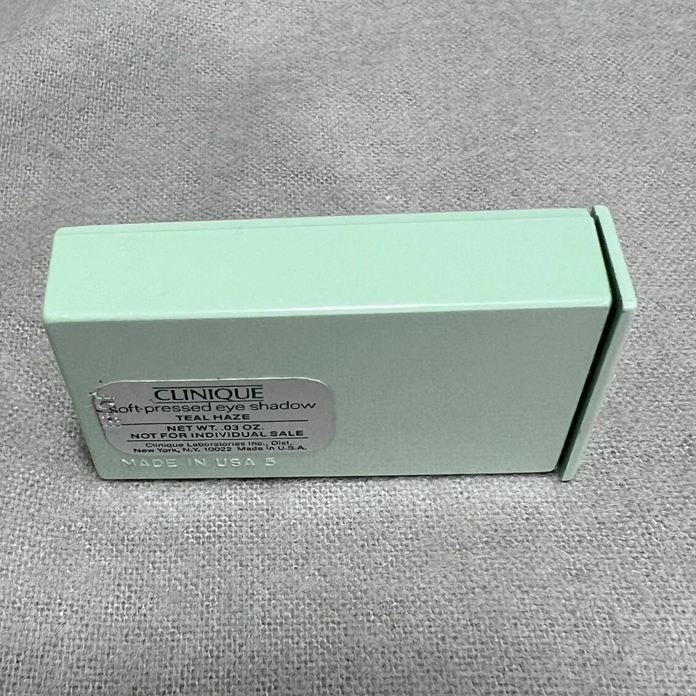 NOS Clinique Teal Haze Soft-Pressed Eye Shadow Vintage Y2K GWP Green Slide Case